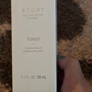 The Fame Toner — White Hydrating Facial Toner